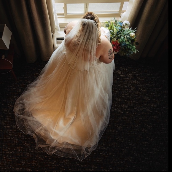 Plus size 32 wedding dress - Picture 5 of 8